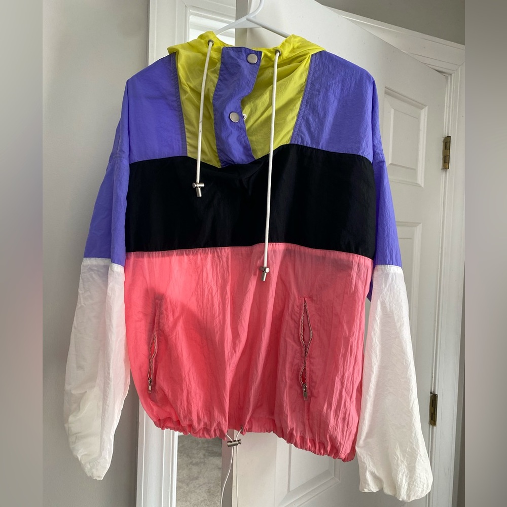 ASTR the lable wind breaker